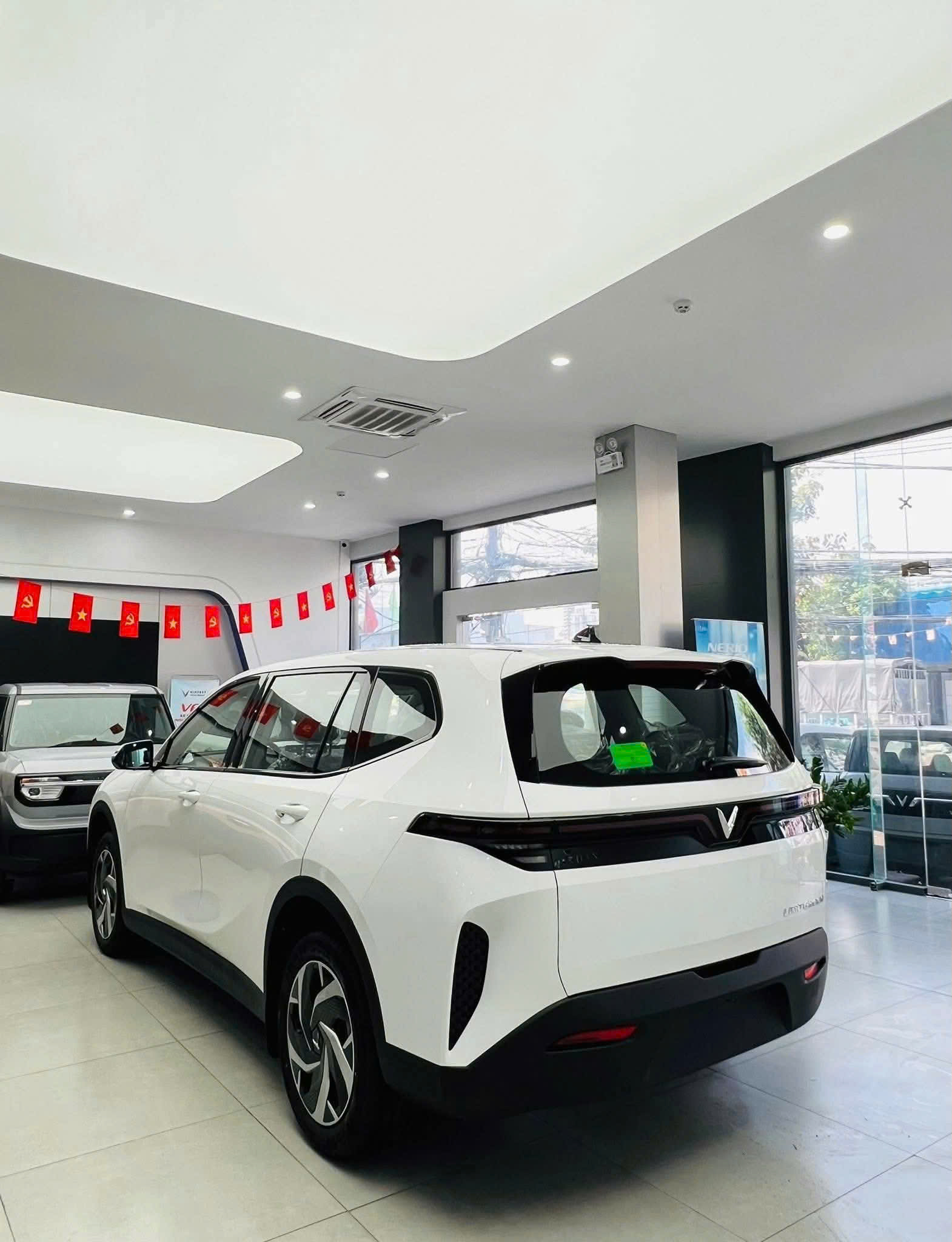 VinFast Limo Green - Ảnh 8